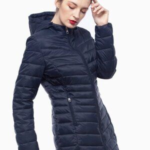 Black featherlight puffer jacket with portable bag